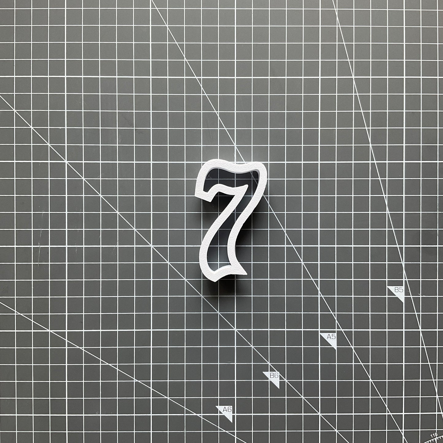 Number v4 Slim with Border