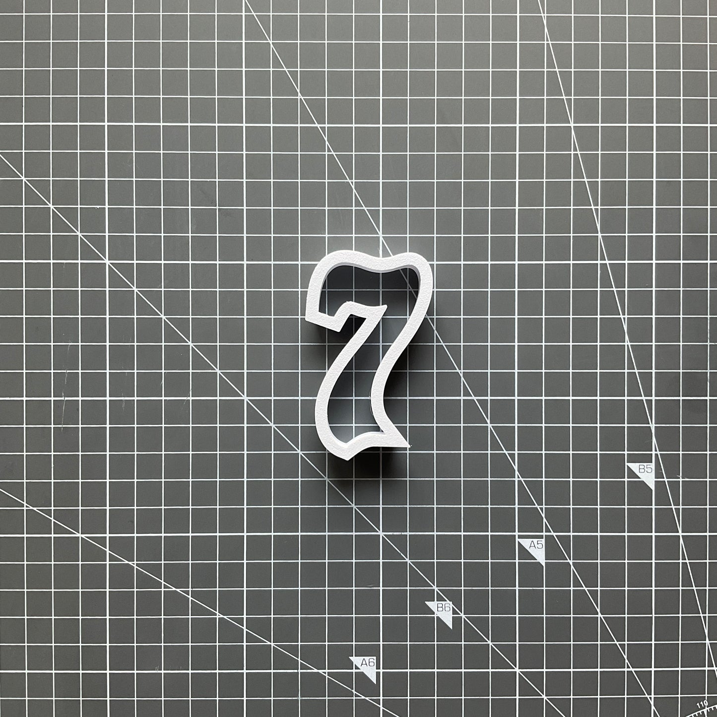 Number v4 Slim with Border